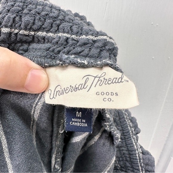 Universal Thread Goods grey white striped linen blend shorts women's medium - Picture 3 of 4